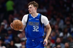 加内特:我不喜欢弗拉格打控卫 他最好是打前锋&要让他跑起来