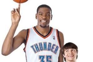 KD:玩2K时候我会用自己 会看自己的采访节目 以前还拍过戏录过歌