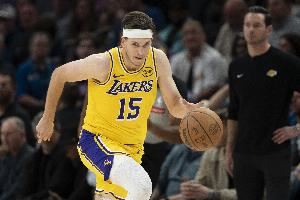 雷迪克：里夫斯会打出一些令人瞠目结舌的数据 他就是那么优秀！